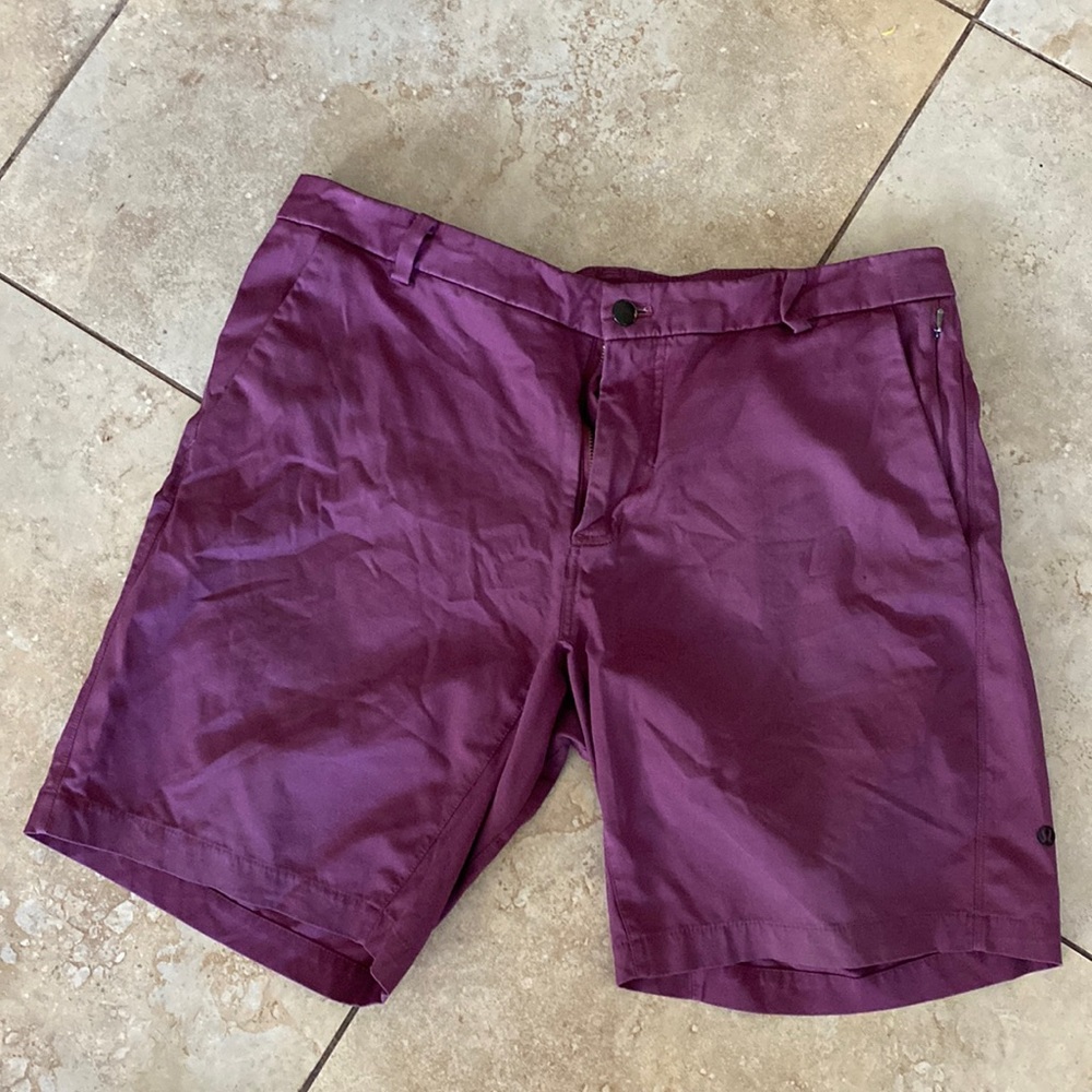 Lululemon Atletica Elegant Outdoor Man’s Short size L